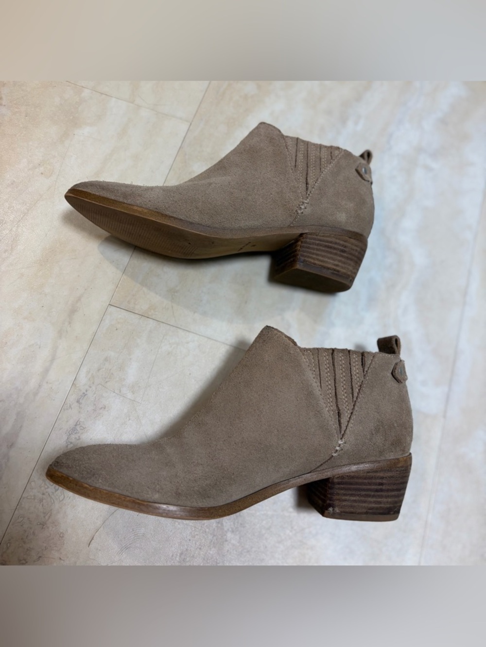 MARC FISHER Women's Pointy Toe Suede Ankle Bootie (8M)